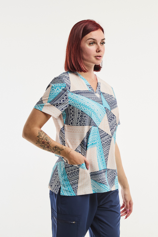 Medizinische Stretch-Tunika – Damen – Elegante Geometrie