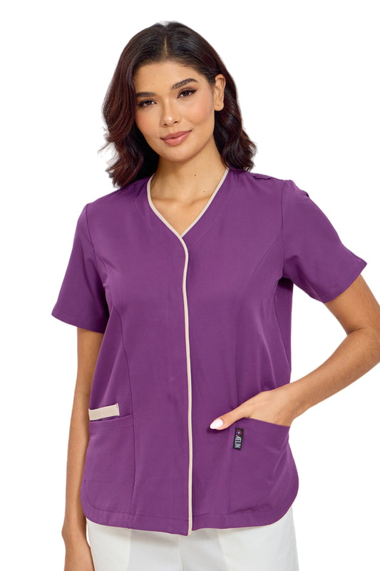 Medizinische Bluse Damen Serena – Violett – Dehnbar & Ultraweich