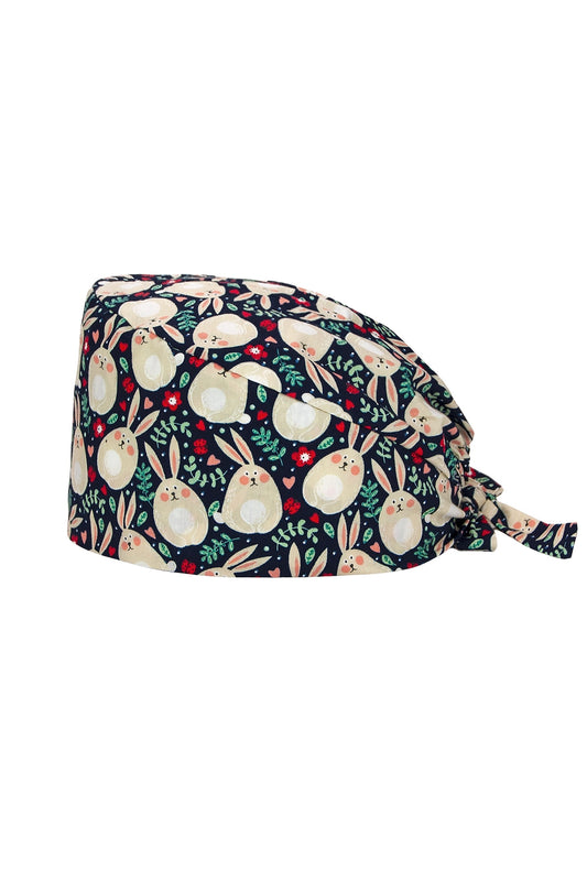 OP-Haube aus Stoff mit Muster – Marineblau mit Hasen- und Blumenmotiv