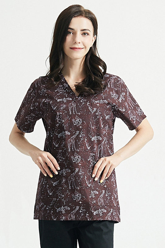 Medizinische Bluse – Braun mit Origami-Muster