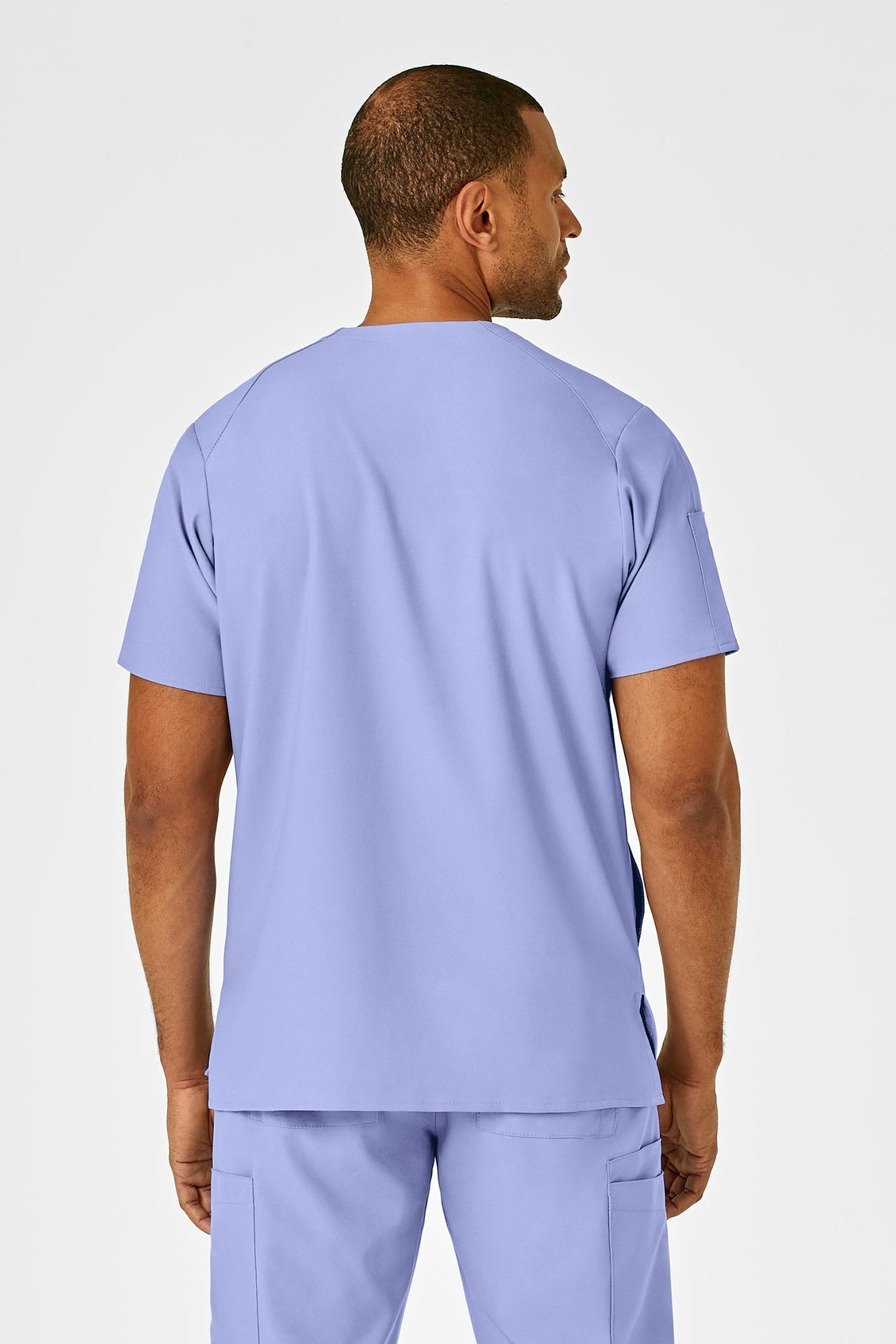 Tenue médicale complète avec un dessus de médecin violet clair vu de derrière